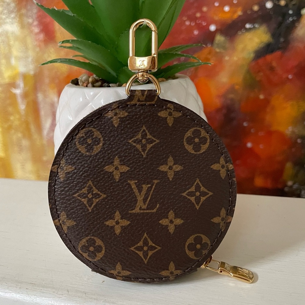 ❌SOLD❌ 💖BEAUTIFUL💖 Authentic Louis Vuitton Round Coin Purse (New Model)
